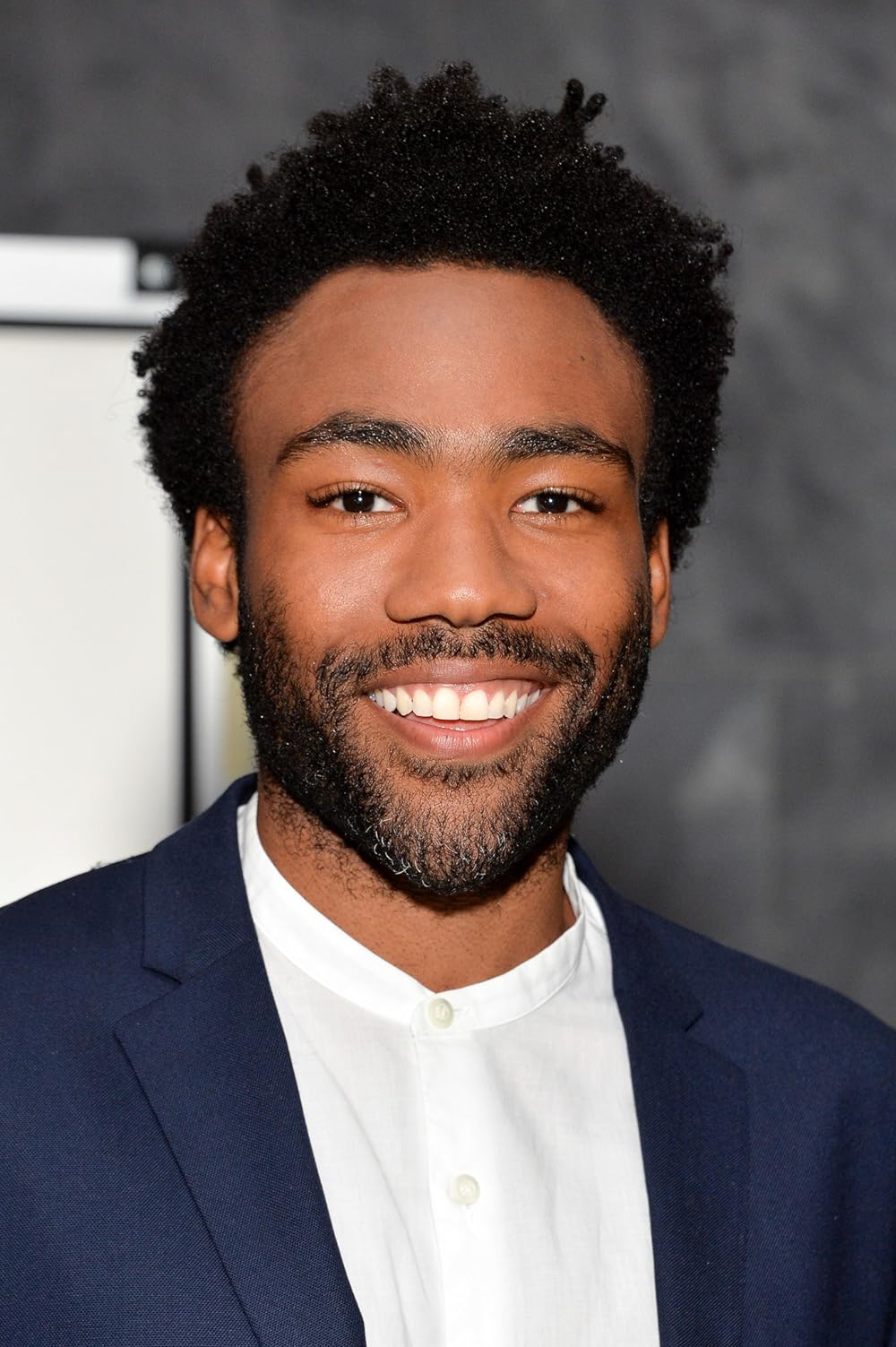 DONALD GLOVER (YOSHI VOZ)